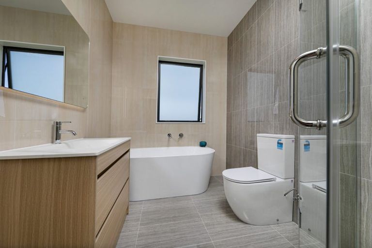 Photo of property in 39 Mcindoe Road, Kumeu, 0810