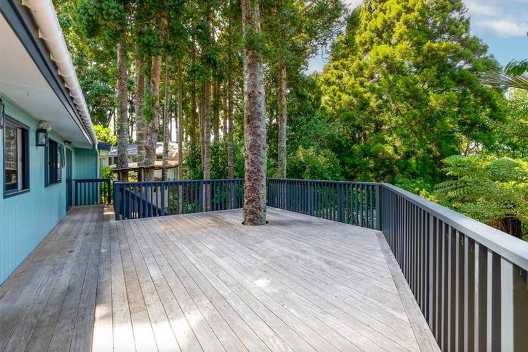 Photo of property in 44 Hollywood Avenue, Titirangi, Auckland, 0604