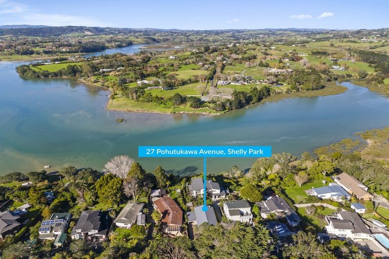 Photo of property in 27 Pohutukawa Avenue, Shelly Park, Auckland, 2014