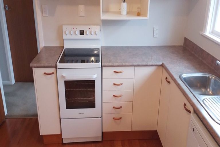 Photo of property in 7 Terrance Grove, Paparangi, Wellington, 6037