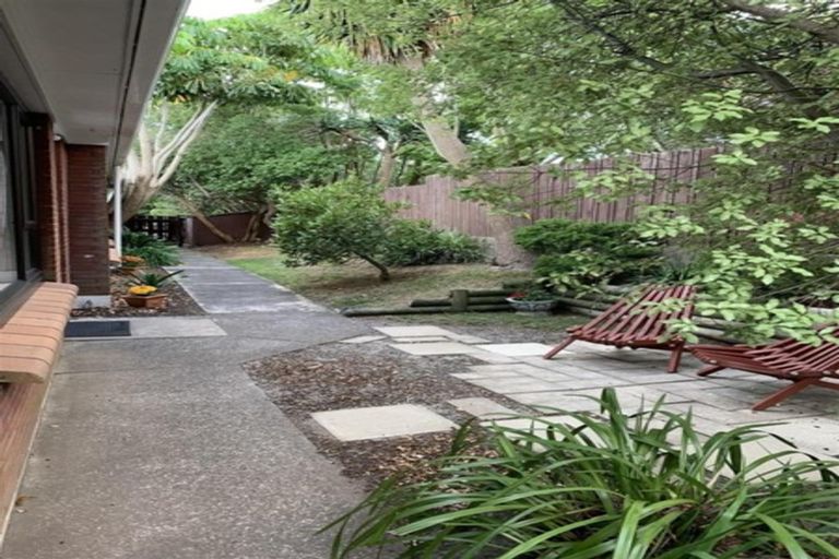 Photo of property in 37 Ridgemount Rise, Mangere Bridge, Auckland, 2022