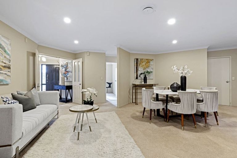 Photo of property in 6 English Oak Drive, Schnapper Rock, Auckland, 0632