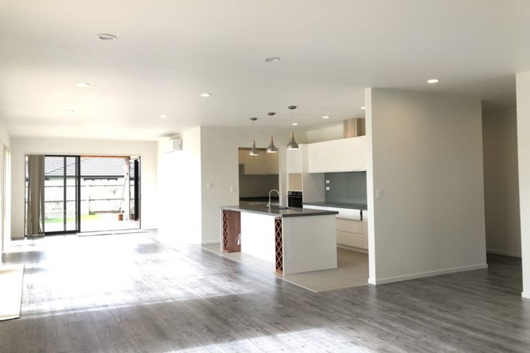 Photo of property in 19 Grove Way, Riverhead, 0820