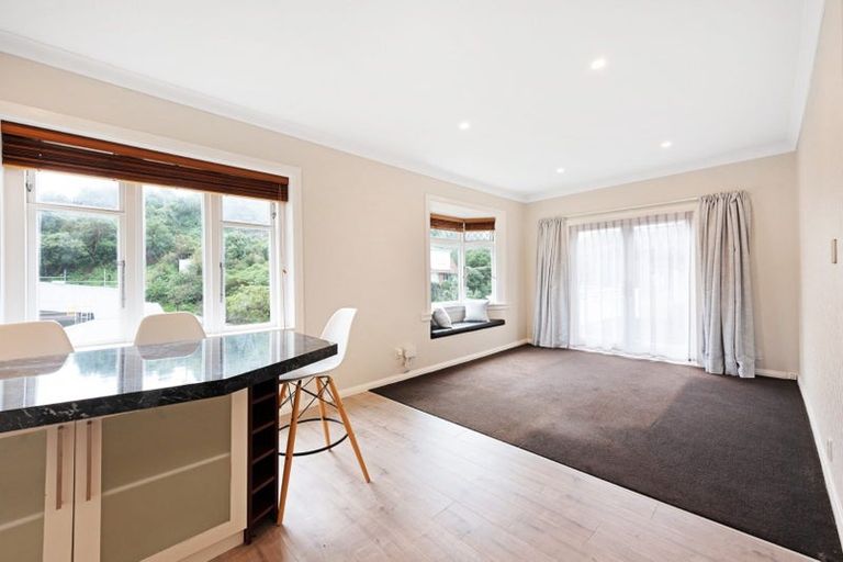 Photo of property in 55 Hungerford Road, Houghton Bay, Wellington, 6023