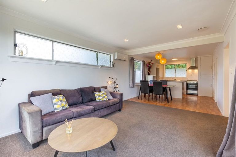 Photo of property in 9 Tracey Terrace, Te Atatu South, Auckland, 0602