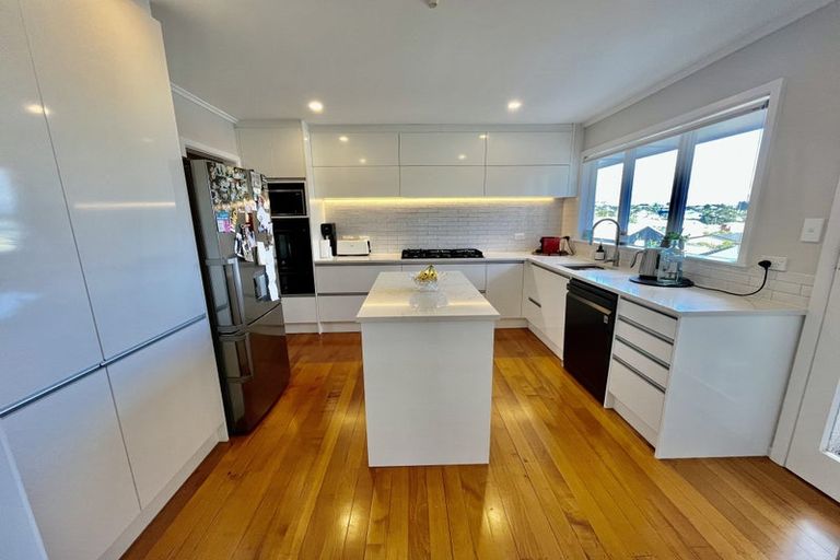 Photo of property in 136 Birkenhead Avenue, Birkenhead, Auckland, 0626