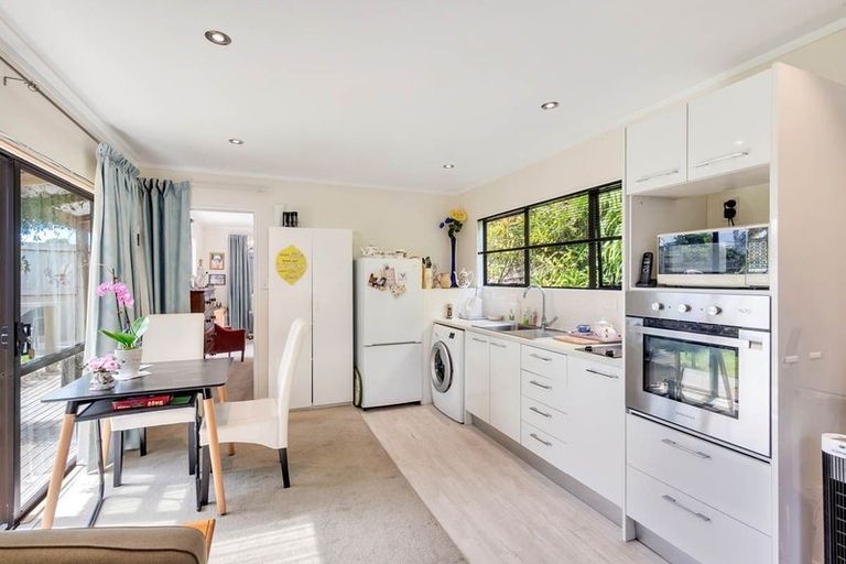 Photo of property in 38 Kashmir Road, Glen Eden, Auckland, 0602