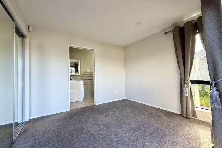Photo of property in 4 Tawapou Close, Massey, Auckland, 0614