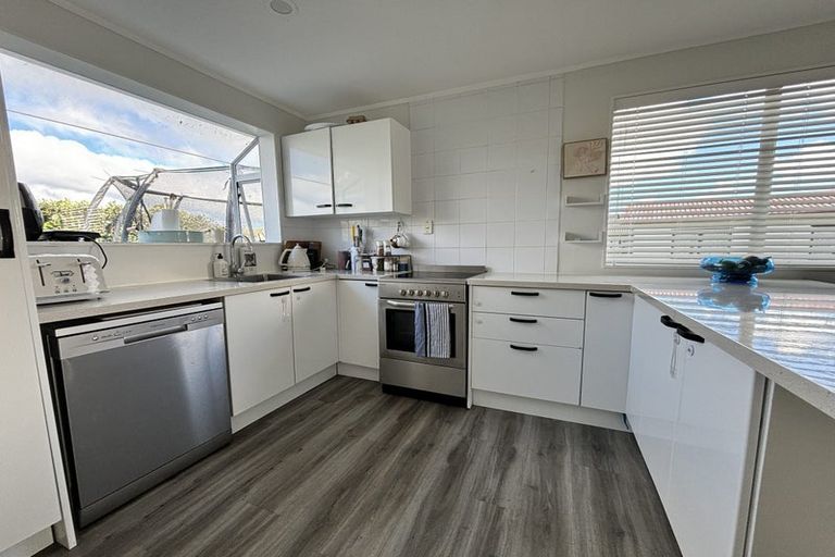 Photo of property in 17 Elisa Lane, Ranui, Auckland, 0612