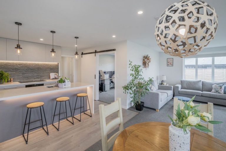 Photo of property in 7 Ronomor Place, Whitianga, 3510
