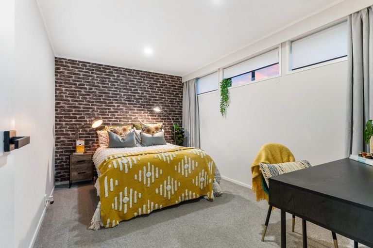 Photo of property in 2/33 Parr Terrace, Castor Bay, Auckland, 0620