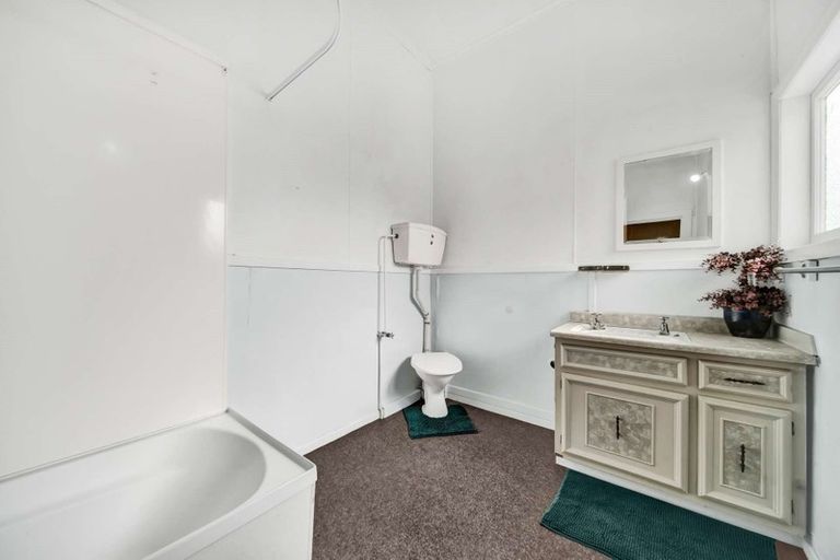 Photo of property in 3 Victoria Street, Hawera, 4610