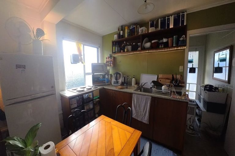 Photo of property in 14 Mickle Street, Te Atatu South, Auckland, 0610