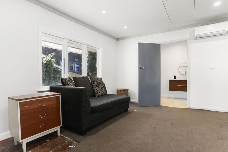 Photo of property in 32 Kashmir Road, Glen Eden, Auckland, 0602