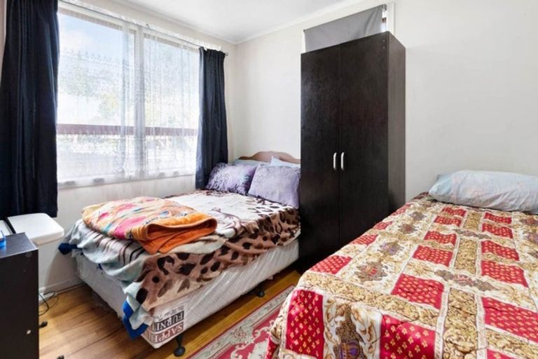 Photo of property in 2 Mcnaughton Avenue, Mangere East, Auckland, 2024