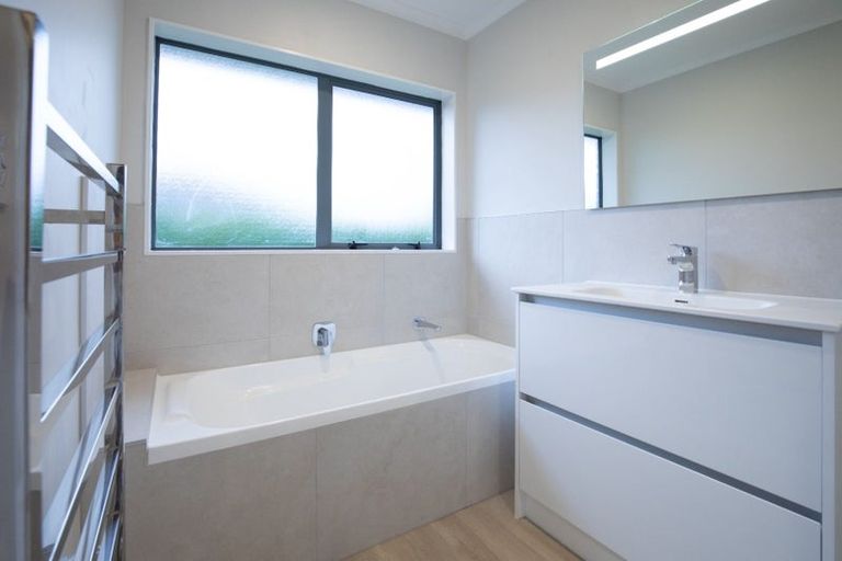 Photo of property in 12 Glastry Close, East Tamaki Heights, Auckland, 2016