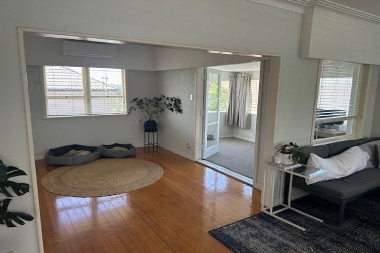 Photo of property in 84 Aberdeen Road, Campbells Bay, Auckland, 0620
