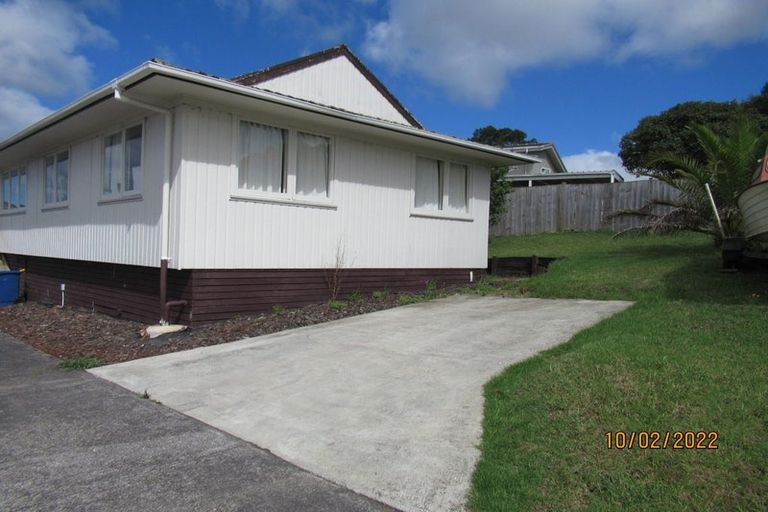 Photo of property in 25 Glenbervie Crescent, Massey, Auckland, 0614
