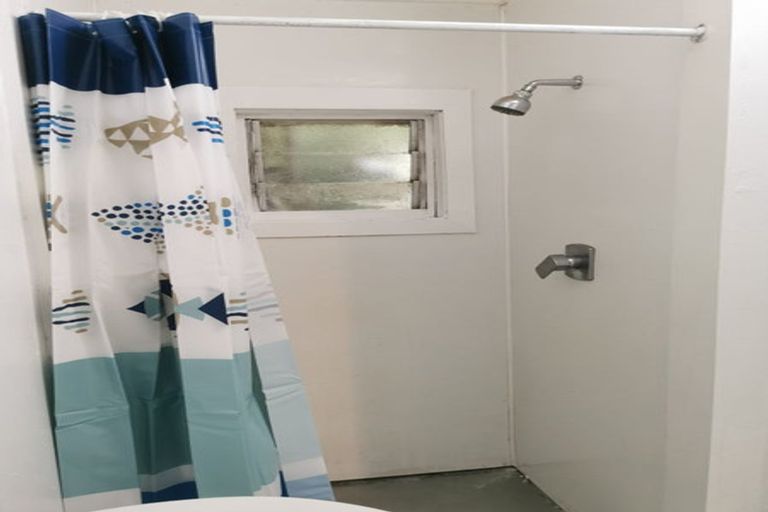 Photo of property in 88 Newlands Road, Newlands, Wellington, 6037