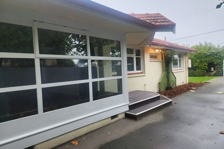 Photo of property in 32 Strowan Road, Strowan, Christchurch, 8052