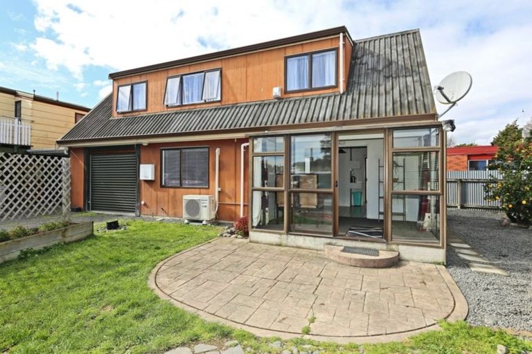 Photo of property in 2/2 Heretaunga Street East, Parkvale, Hastings, 4122
