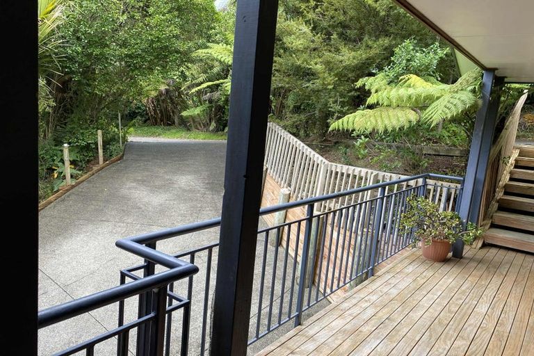 Photo of property in 13 Springwater Vale, Unsworth Heights, Auckland, 0632