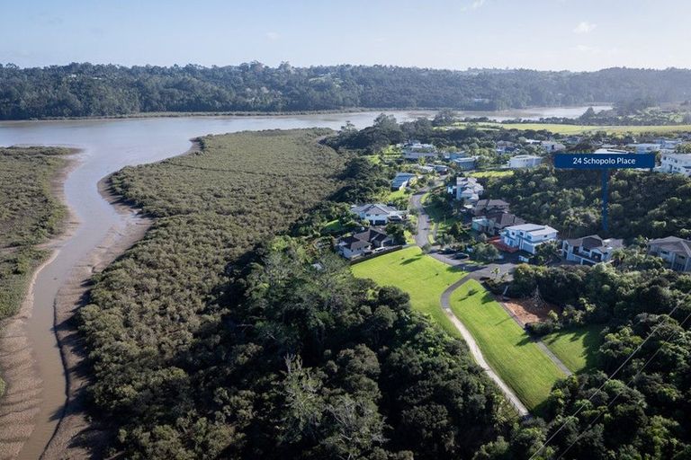Photo of property in 24 Schopolo Place, Schnapper Rock, Auckland, 0632