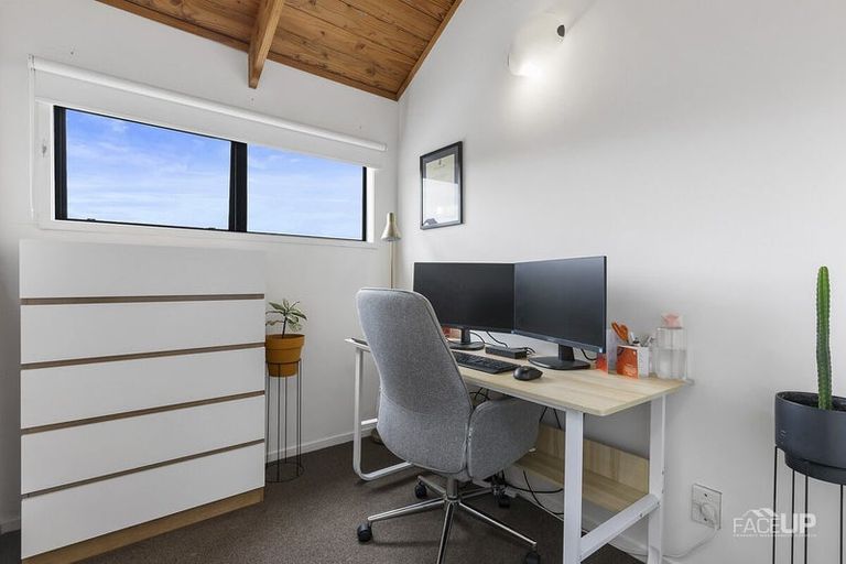 Photo of property in 50 Lagoon Way, West Harbour, Auckland, 0618
