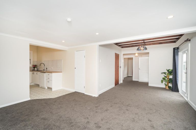 Photo of property in 85 Shamrock Street, Takaro, Palmerston North, 4412