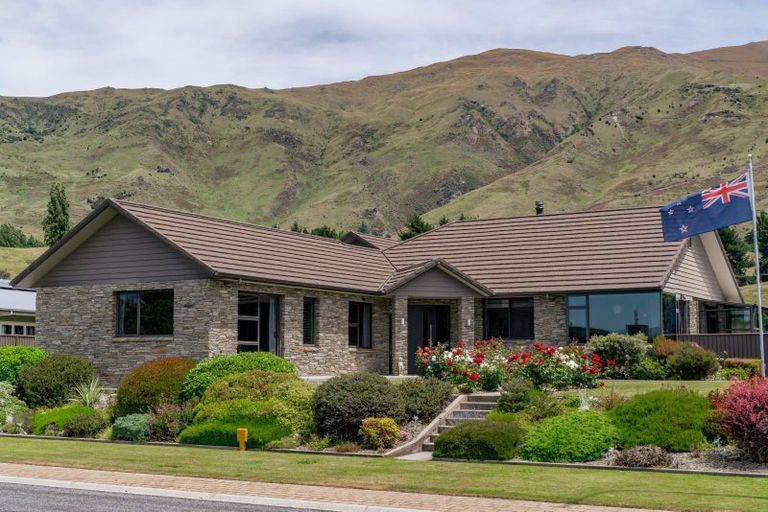 Photo of property in 48 Kelliher Drive, Wanaka, 9305
