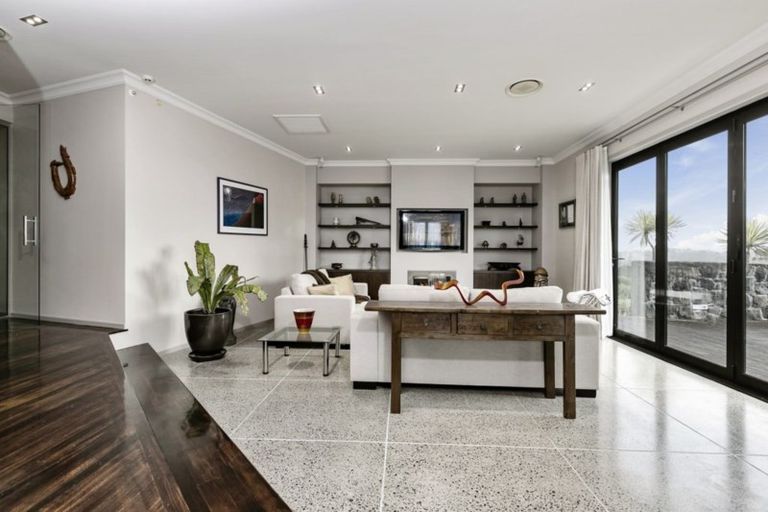 Photo of property in 35 Holdens Road, Henderson, Auckland, 0612