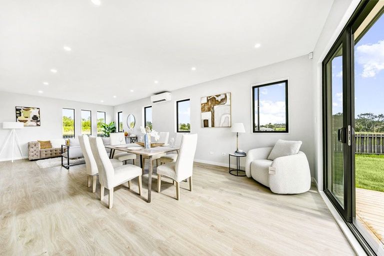 Photo of property in 63 Mcindoe Road, Kumeu, 0810