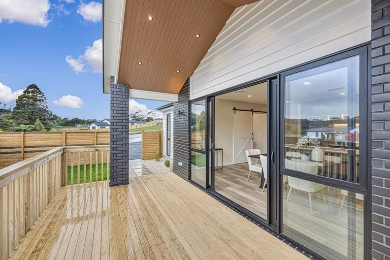 Photo of property in 4 Wheki Place, Swanson, 0614