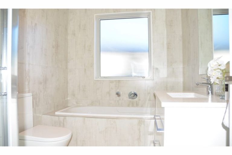 Photo of property in 98 Godfrey Drive, Orewa, 0931