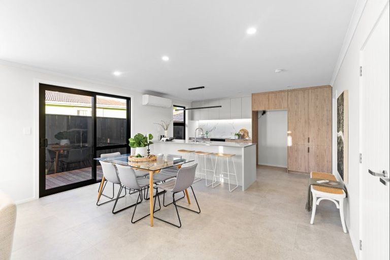 Photo of property in 71 Brightwater Terrace, Terrace End, Palmerston North, 4410