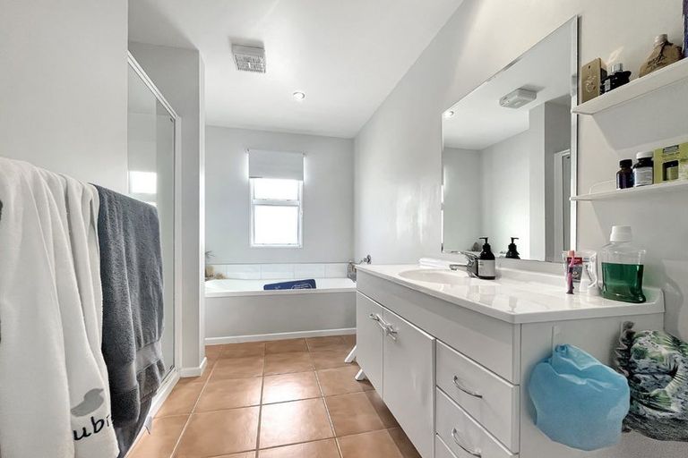 Photo of property in 70 Waverton Terrace, Churton Park, Wellington, 6037