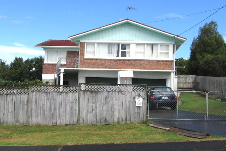 Photo of property in 7 Meadow Crescent, Te Atatu South, Auckland, 0602