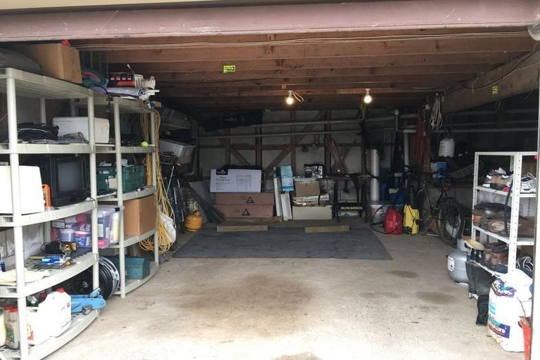 Photo of property in 19 Helleur Road, Massey, Auckland, 0614