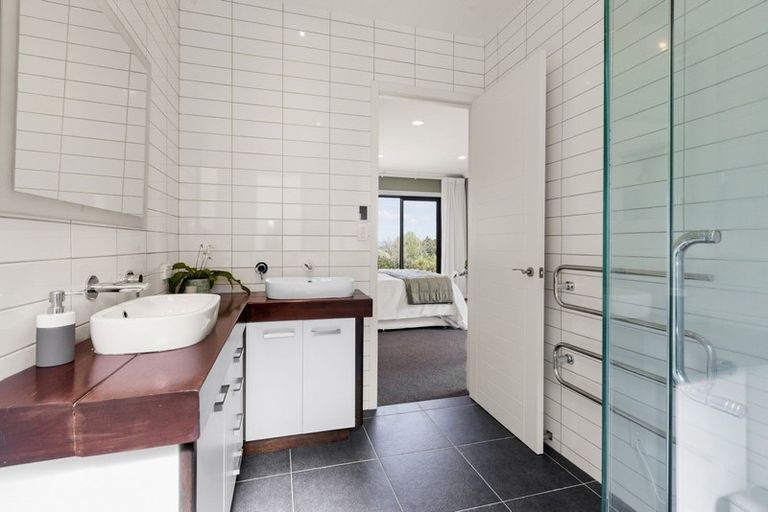 Photo of property in 18 Lakeview Terrace, Taradale, Napier, 4112