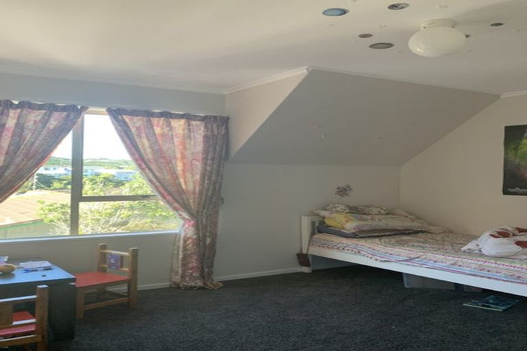Photo of property in 27 Paddington Grove, Karori, Wellington, 6012