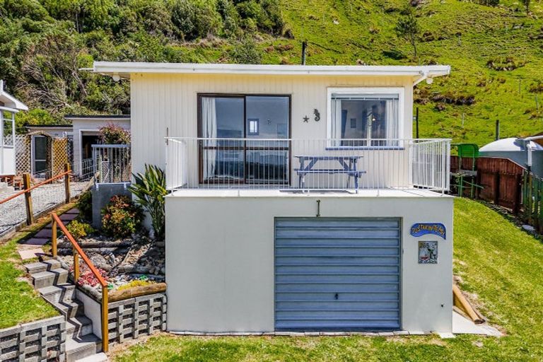 Photo of property in 265 Mataikona Road, Mataikona, Tinui, 5889