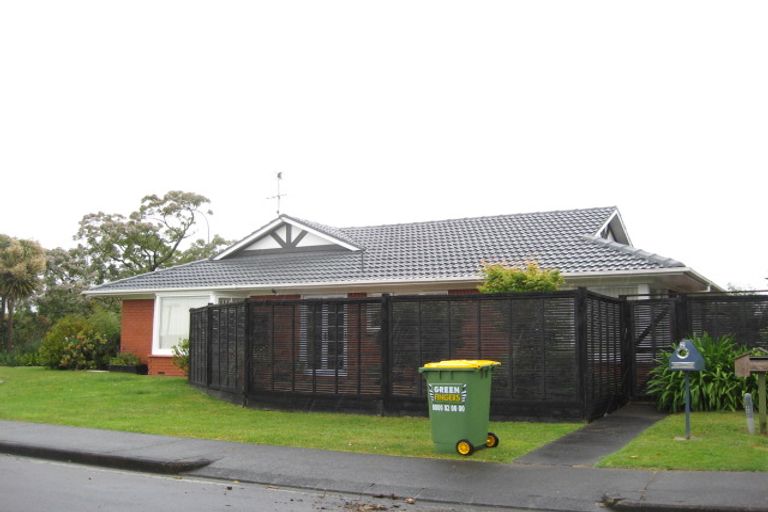 Photo of property in 12 Joanne Place, Rosehill, Papakura, 2113