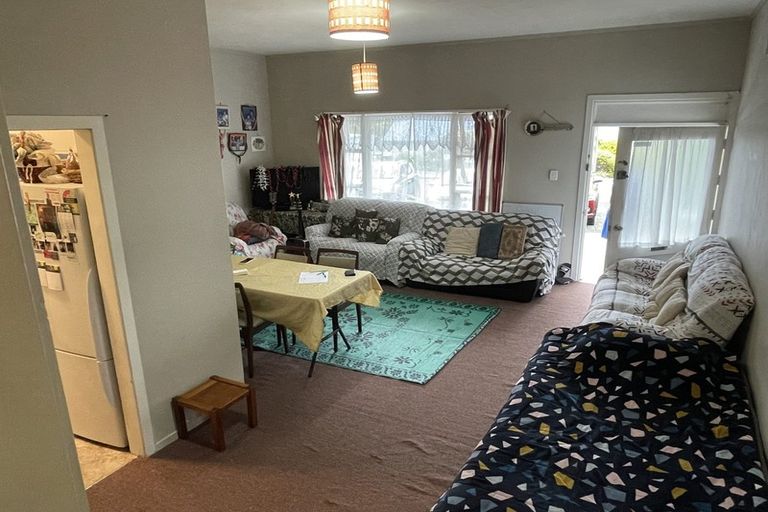 Photo of property in 1/124 Campbell Street, Karori, Wellington, 6012