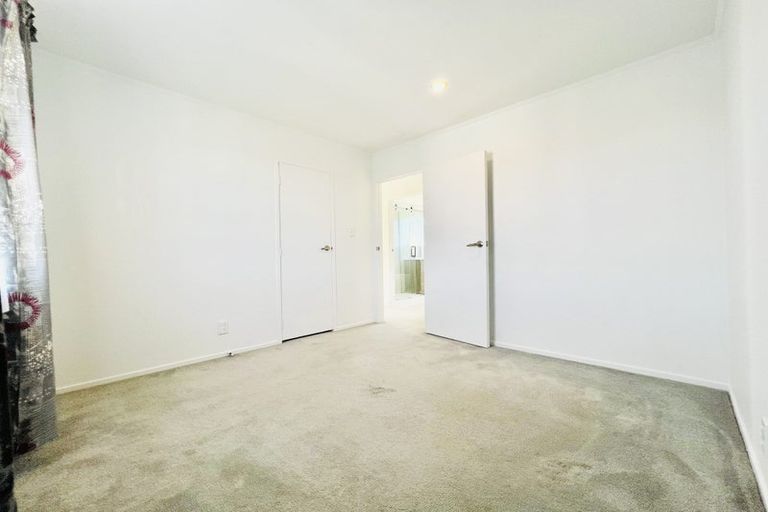 Photo of property in 24 Catkin Crescent, Papatoetoe, Auckland, 2025