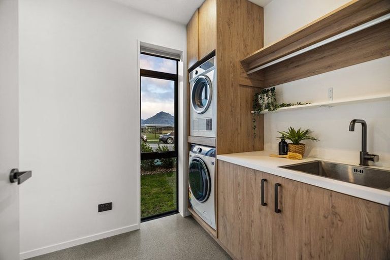 Photo of property in 69 Howden Drive, Jacks Point, 9371