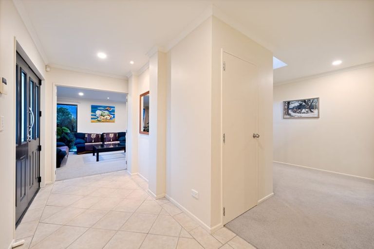 Photo of property in 35 Waimanu Bay Drive, Te Atatu Peninsula, Auckland, 0610