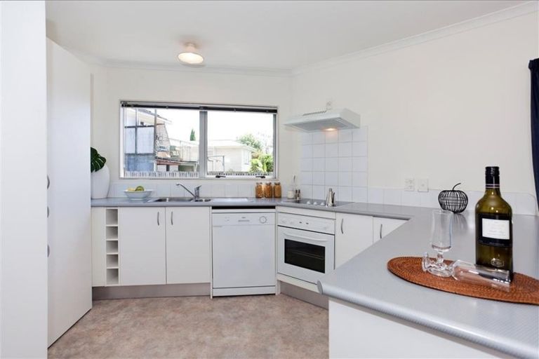 Photo of property in 62a Glendale Road, Glen Eden, Auckland, 0602