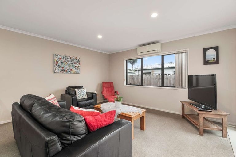 Photo of property in 104b Racecourse Road, Waiuku, 2123