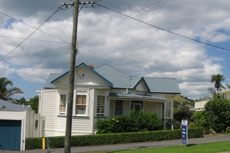 Photo of property in 44 Kiwi Road, Stanley Point, Auckland, 0624