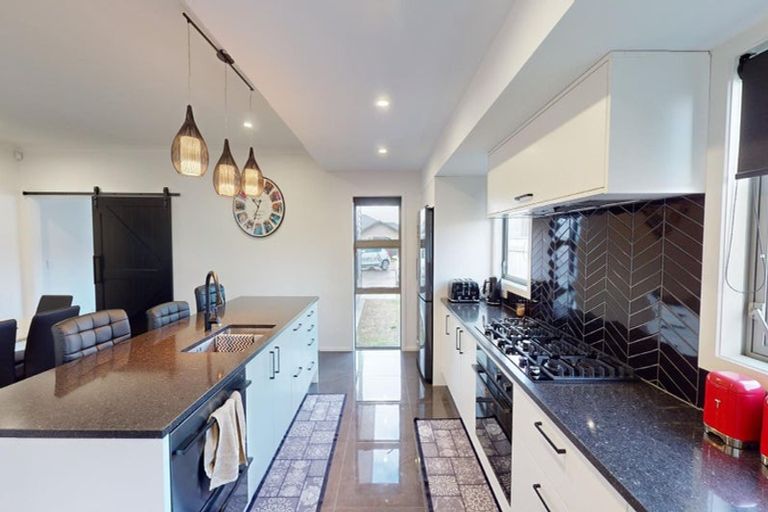 Photo of property in 12 Ivy Lane, Kelvin Grove, Palmerston North, 4414